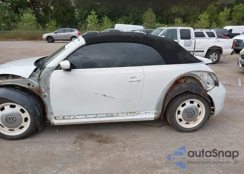 2015 Volkswagen Beetle 1.8T Classic из США, поврежденный, VIN 3VW517ATXFM810985